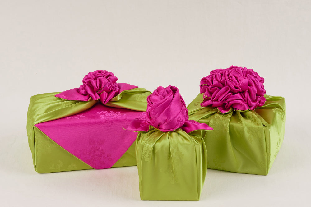 Korean traditional double sided silk yarn wrapping fabric [Wasabi/Pink]