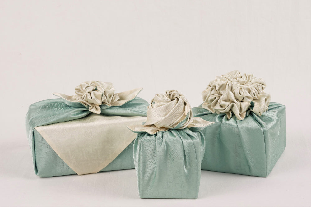 Korean traditional double sided silk yarn wrapping fabric [Ivory/Mint]