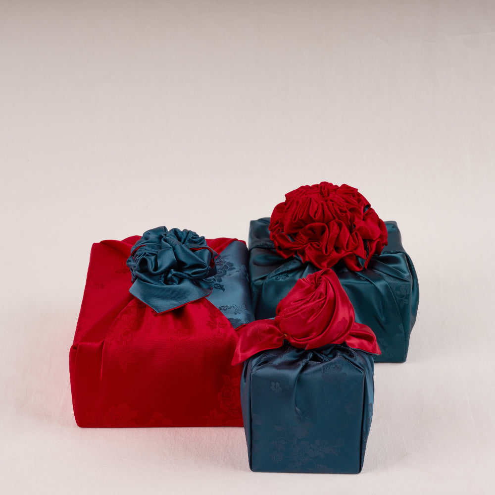Korean traditional double sided silk yarn wrapping fabric [Red/Cobalt blue]