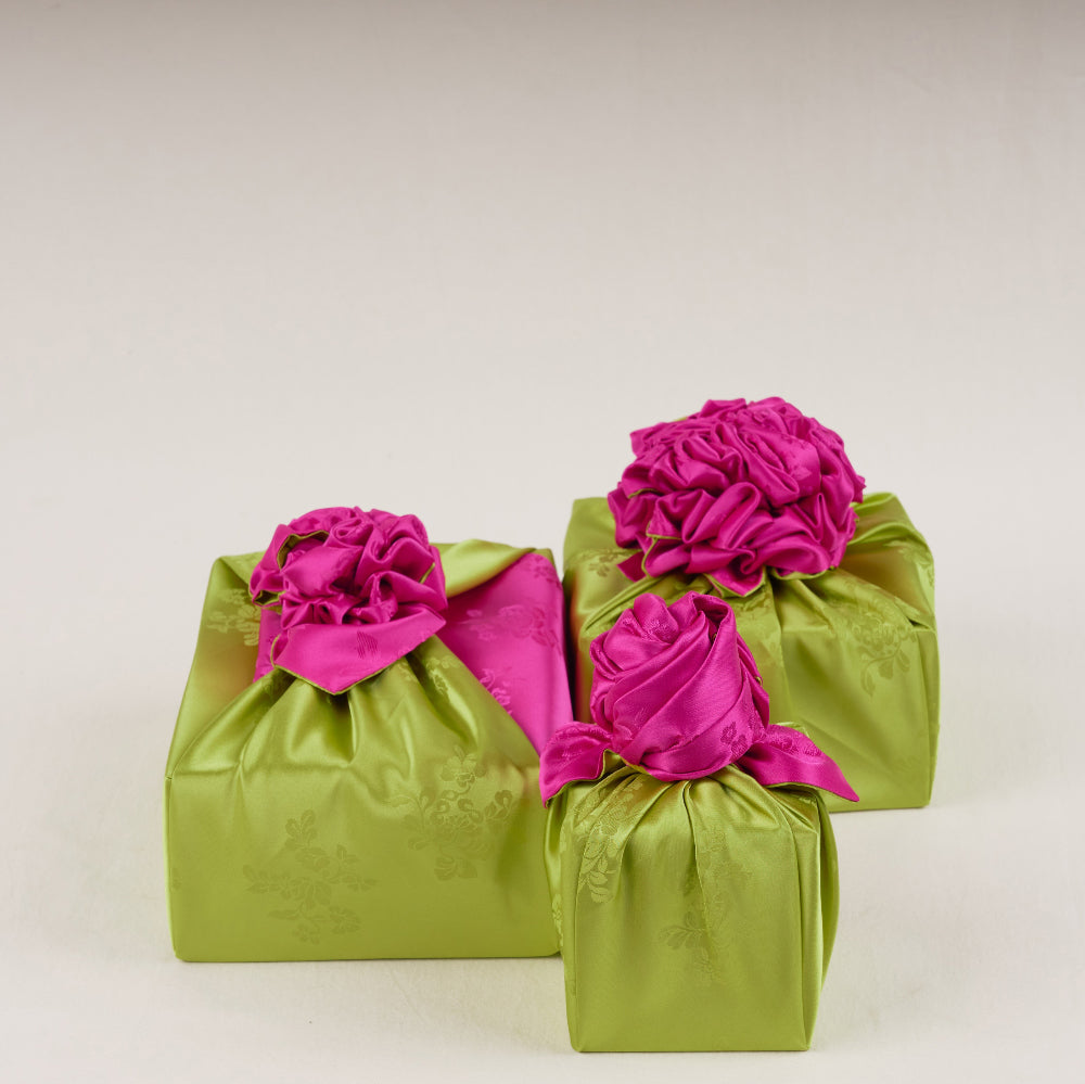 Korean traditional double sided silk yarn wrapping fabric [Wasabi/Pink]